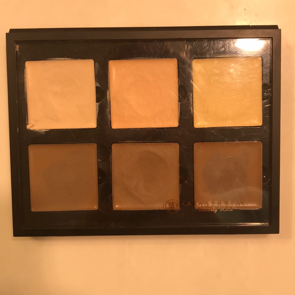 Lightly used genuine Anastasia contour cream kit